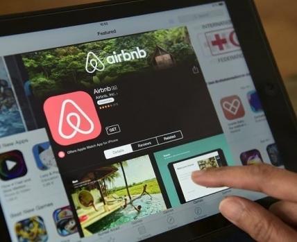 Affitti brevi, Confcommercio al governo: «Regole uguali per case e hotel»