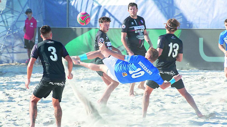 Ad Alghero è beach soccer mania, partito il Mundialito per club 