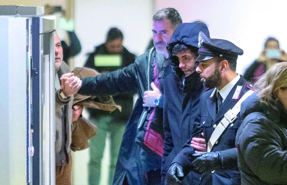 Processo Lucarelli-Apolloni, il consulente della difesa sul presunto stupro di gruppo: «La ragazza non era ubriaca»