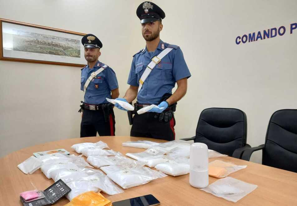 Prato, il parrucchiere aveva 6 chili di ketamina