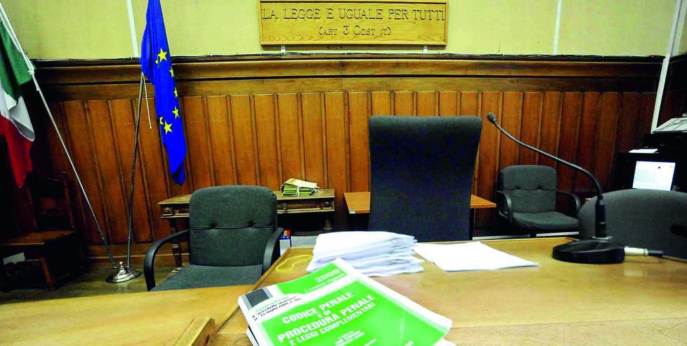 Pistoia, video hot da un’adolescente: chi è il finto personal trainer condannato