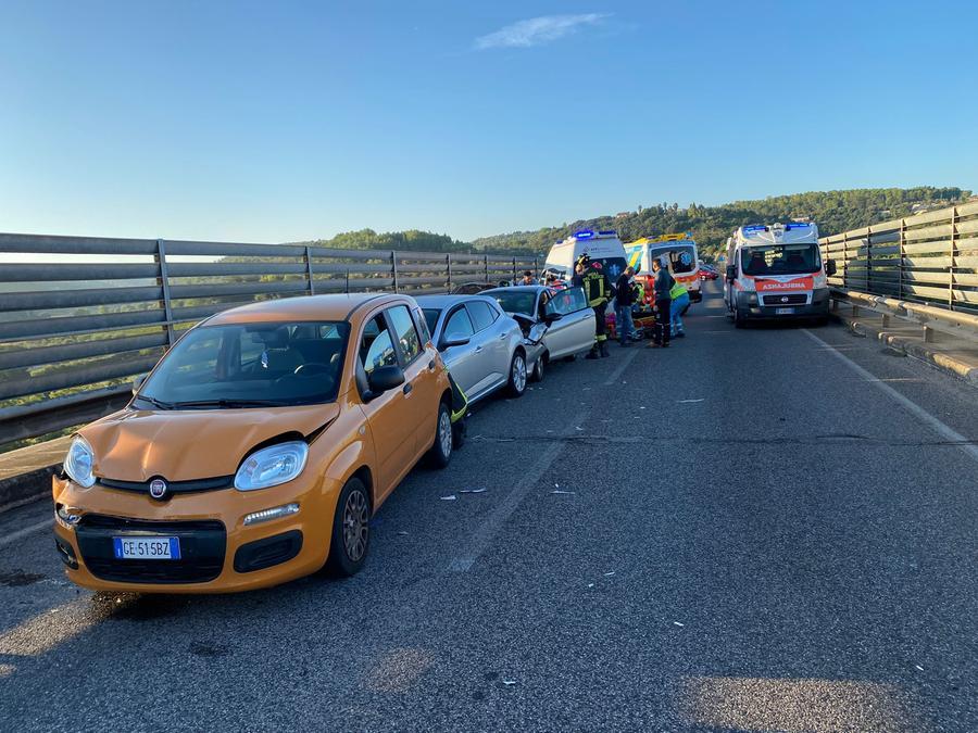 Tamponamento a catena sulla Sassari-Ittiri: 4 feriti, traffico rallentato