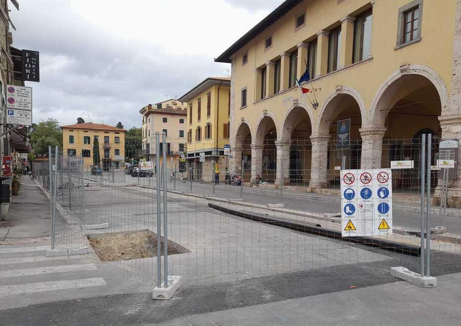 Monsummano, entrano nel vivo i lavori in centro. Via i posti auto e disagi al traffico