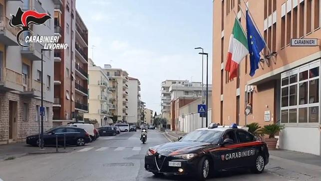 Una pattuglia dei carabinieri (foto d'archivio)