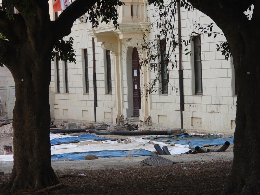 
	Lavori in pizza Manno. Non ci sono pi&ugrave; i fondi per andare avanti

