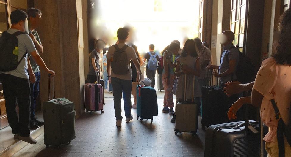 Firenze è una città-albergo: sei case su dieci occupate da turisti. Ecco perché il centro perde residenti