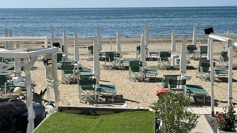 A Follonica prove di mare d’inverno: «Così i clienti sono contenti». Ecco quali sono gli stabilimenti aperti