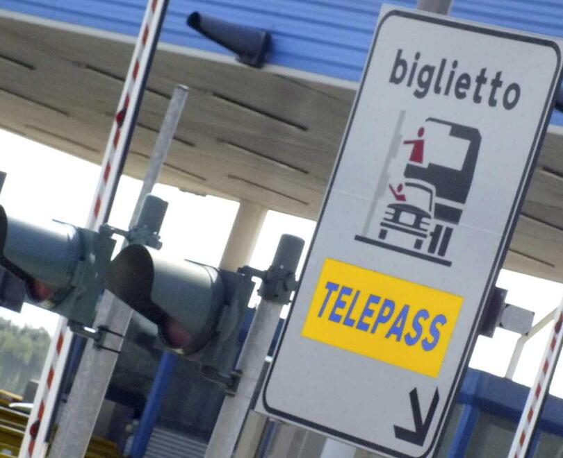 Capannori, truffa del Telepass: chi è il fruttivendolo condannato. Per 22 volte è passato gratis