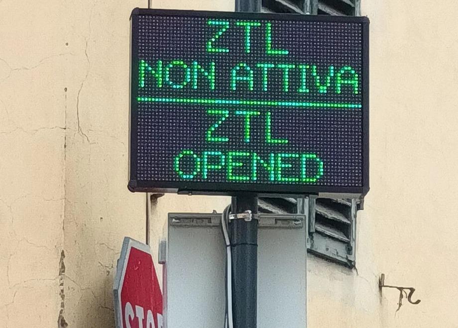 Pescia, installati i varchi della Ztl in centro. «Adesso il periodo sperimentale»