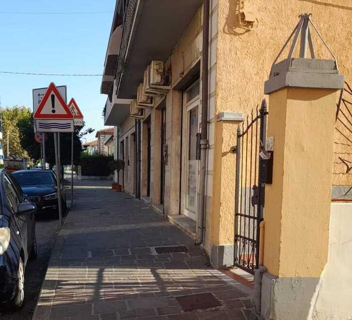 “No” sale del commiato sotto il condominio. Raccolte 500 firme<br>
