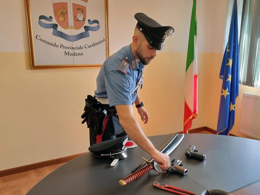 Arrestato il rapinatore con la pistola: aveva provato a rubare una moto