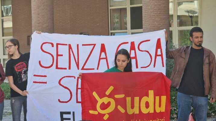Modena. A Ingegneria la protesta in tenda: «Costi insostenibili per i fuorisede»