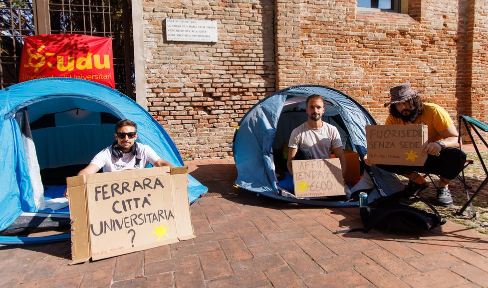 Ferrara, studenti fuori sede: «Letti esclusivi e cari»