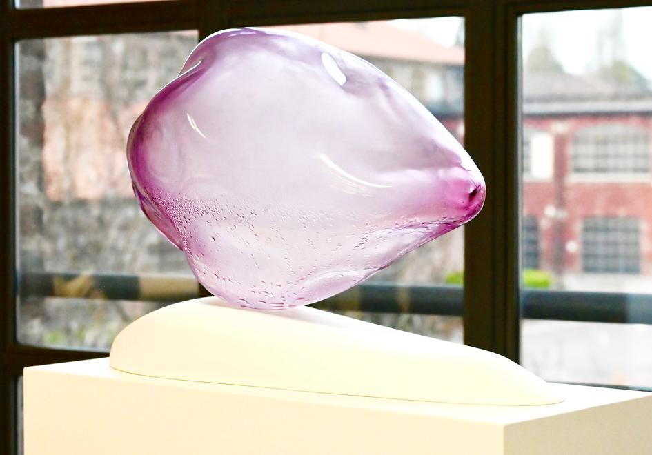 Smart Life Festival a Modena. “Nuvola antropica”: nella bolla di vetro rosa tutto lo smog degli aerei 