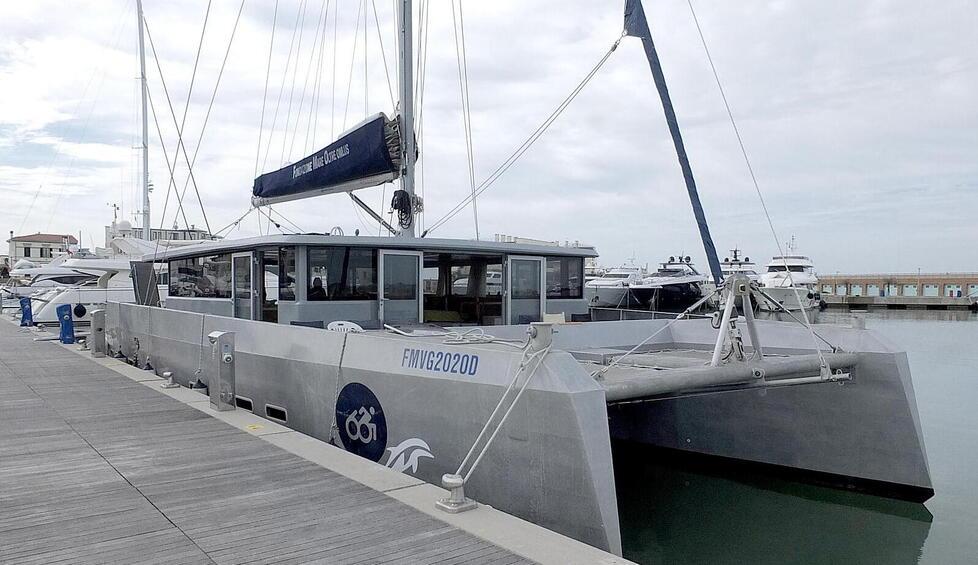 Fare il bagno al largo per un disabile è possibile con il catamarano Elianto 