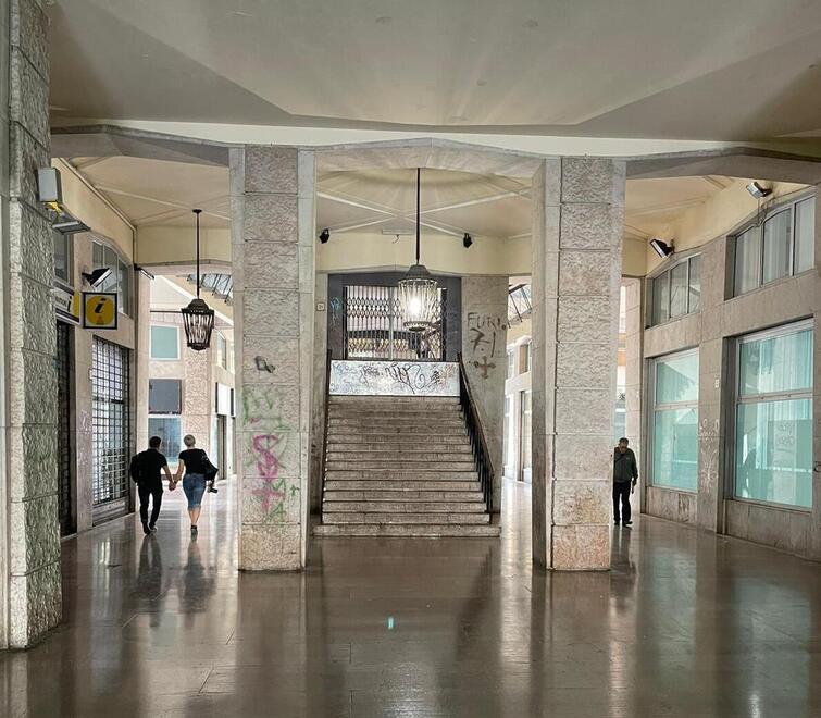 Livorno, la storia infinita dell’ex Grande: slitta ancora l’apertura del nuovo locale. Ecco i motivi