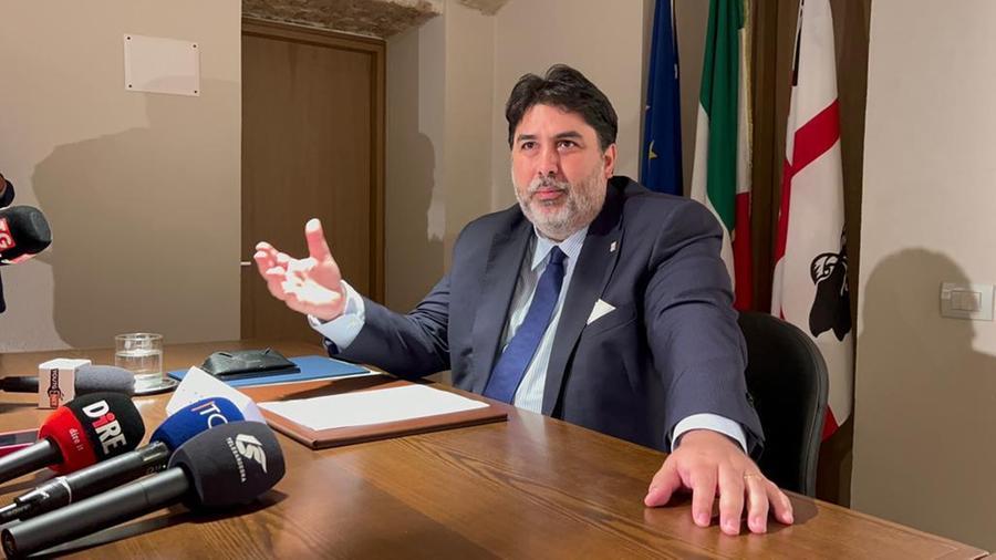 
	Il presidente Solinas durante la conferenza stampa&nbsp;

