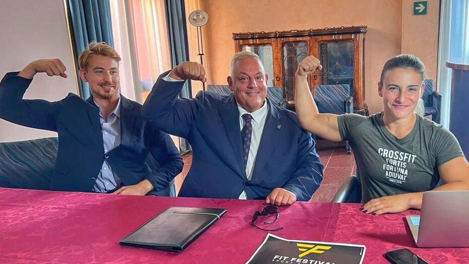 Grosseto, festival organizzato dalla moglie. Bufera su Vasellini: «Dimettiti»