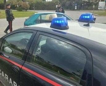 Rosignano, entra nel bar per un caffè e ruba i soldi dalla cassa