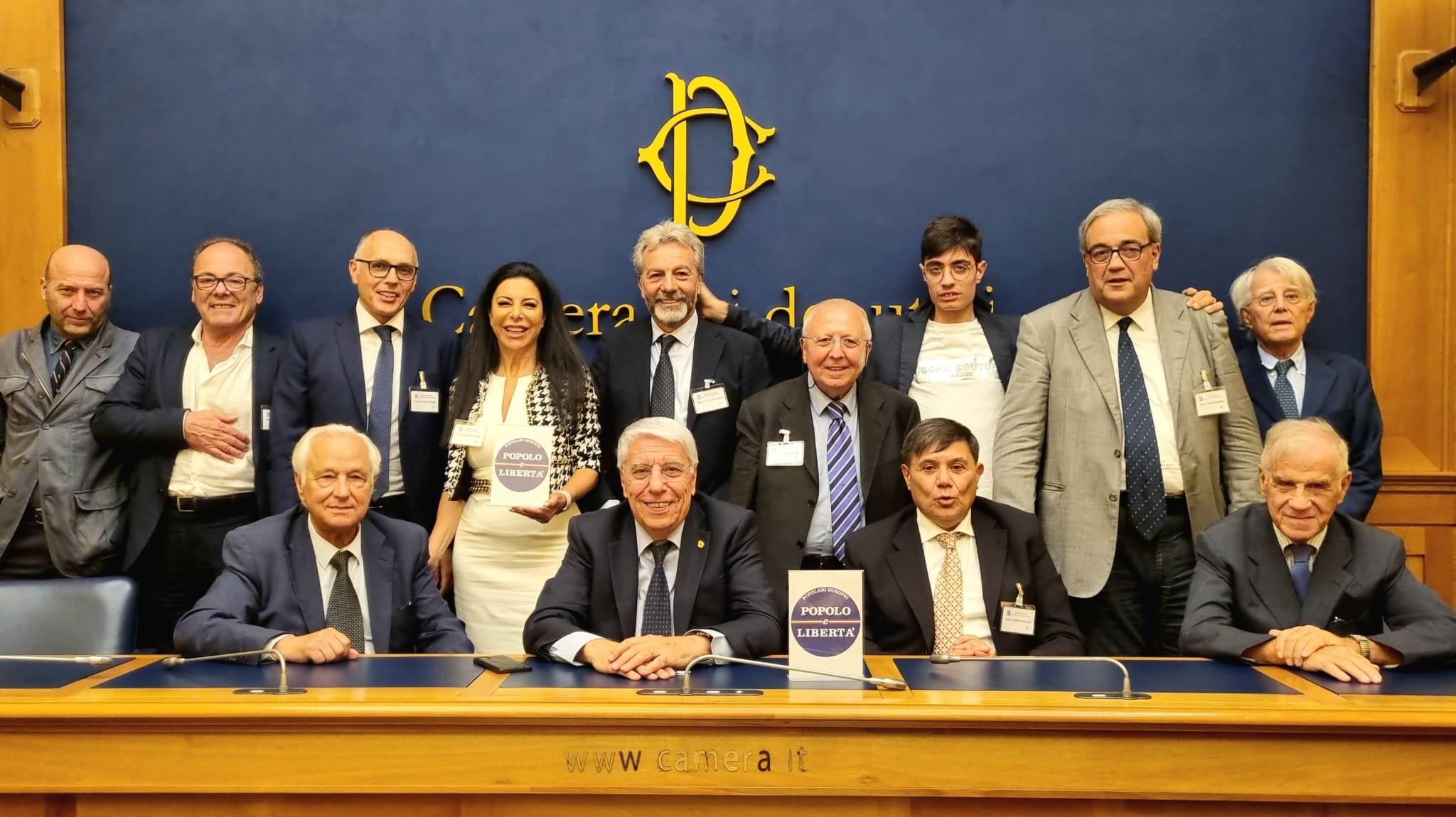 Modena. “Popolo e libertà”, il grande ritorno di Carlo Giovanardi<br>
