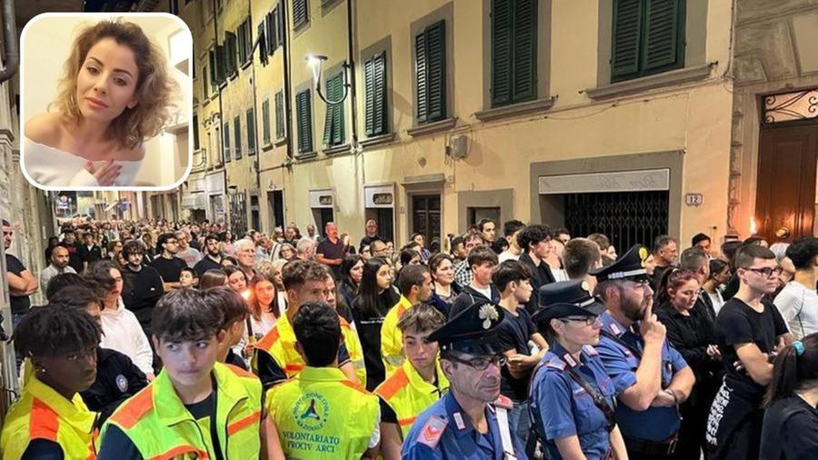 Uccisa a Castelfiorentino, in duemila alla fiaccolata per Klodiana: «È l’ora del silenzio e dell’indignazione» – Video