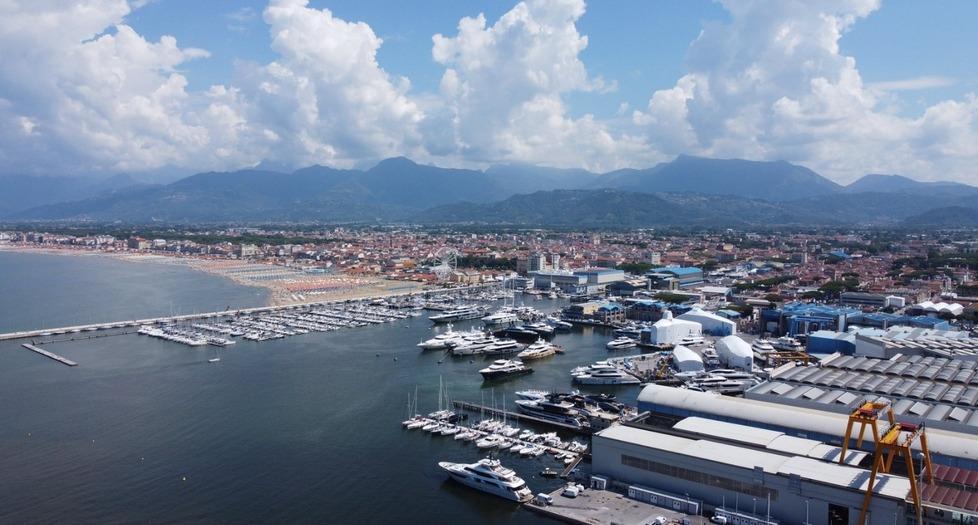 Una bella immagine del porto di Viareggio (foto Paglianti)