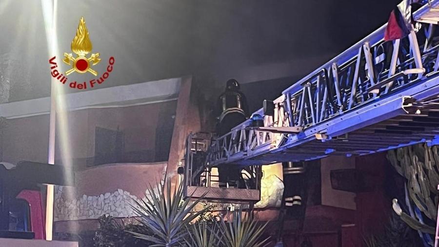 Quartu, fiamme nella notte in un appartamento: in salvo una famiglia
