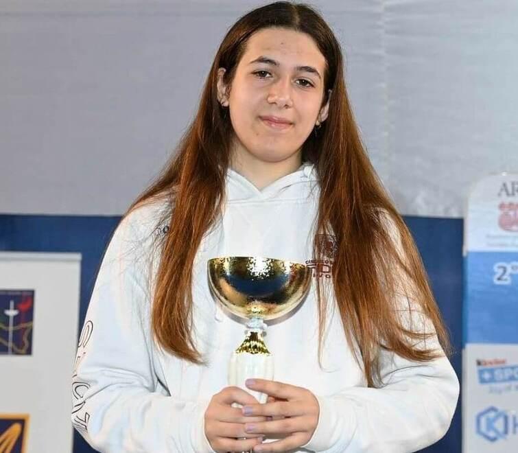 Anna Torre col trofeo vinto