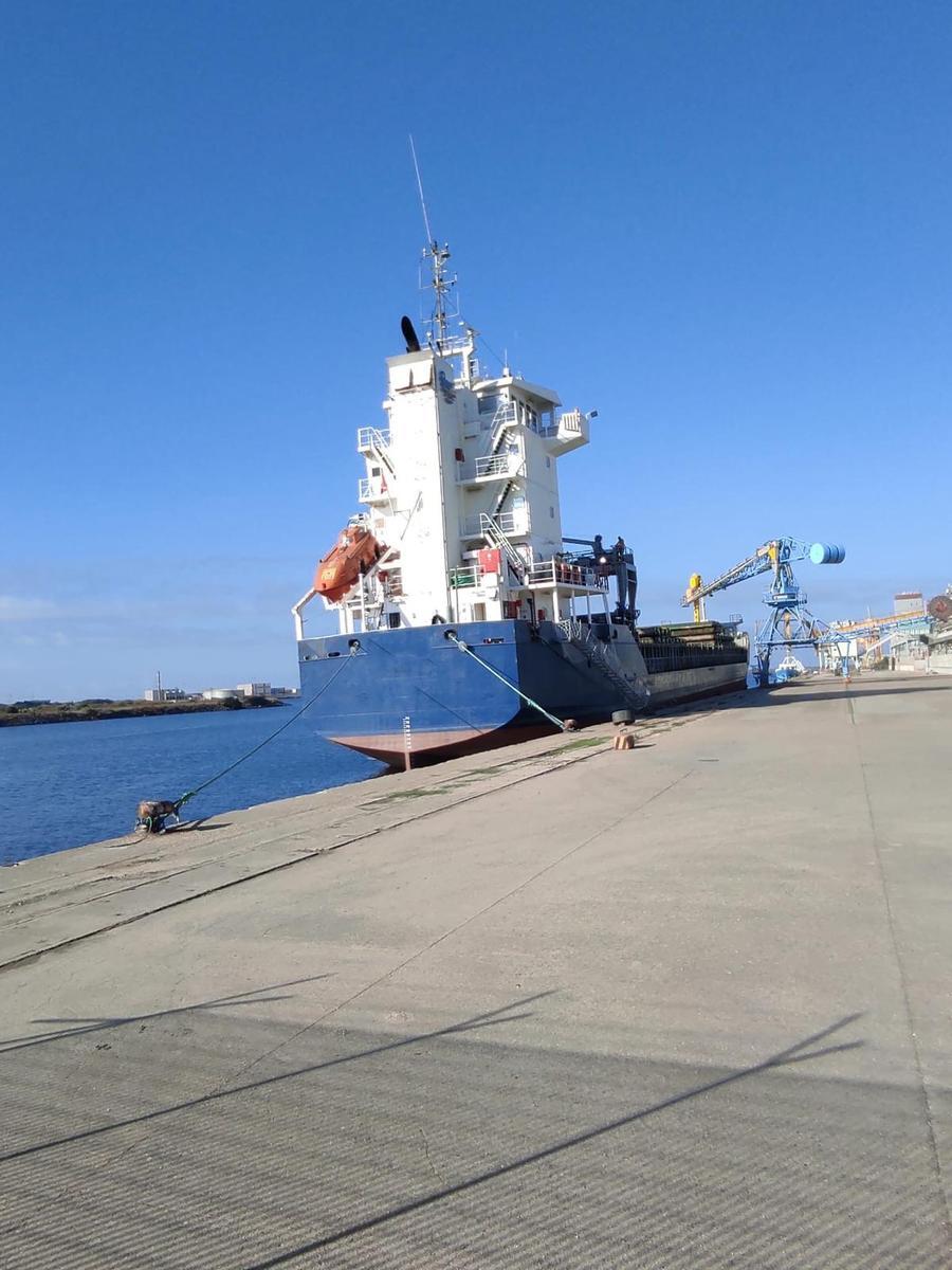 
	La nave fermata al porto di Oristano-Santa Giusta

