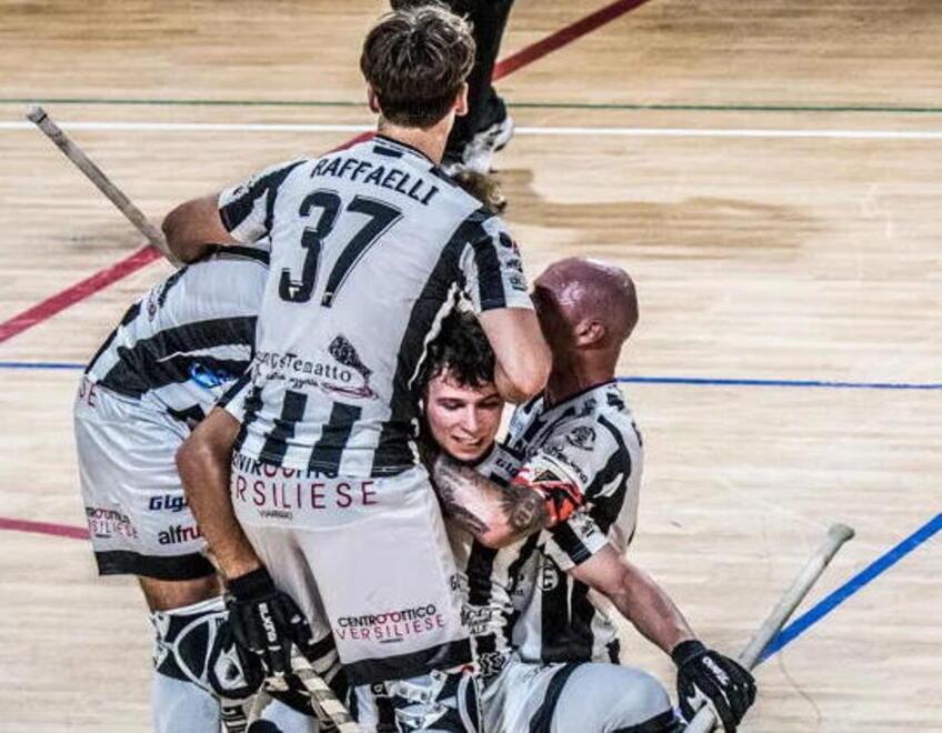 Un momento di esultanza del Cgc Viareggio in una partita del passato