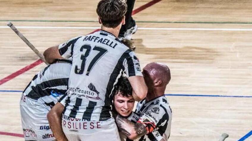 Un momento di esultanza del Cgc Viareggio in una partita del passato
