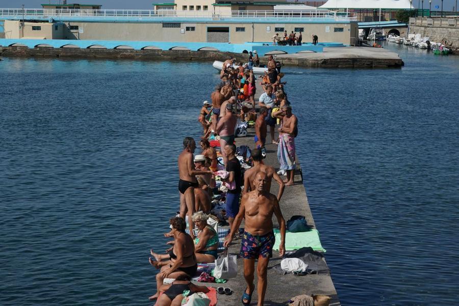 
	Bagnanti a San Jacopo (foto Franco Silvi)

