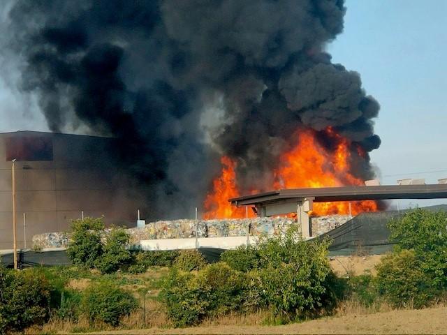 Fossoli, incendio alla Ca.Re: tratto della statale Romana chiuso tutta notte