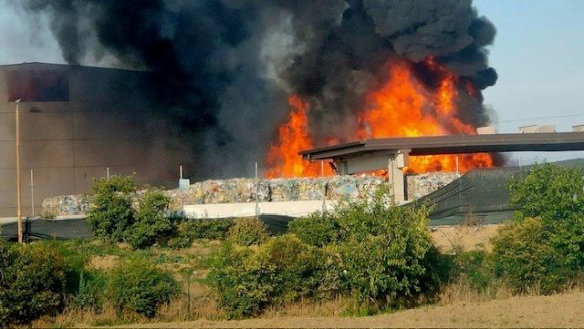 Fossoli, incendio alla Ca.Re: tratto della statale Romana chiuso tutta notte