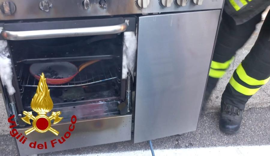 Bono, fiamme in un’abitazione: 3 persone tratte in salvo