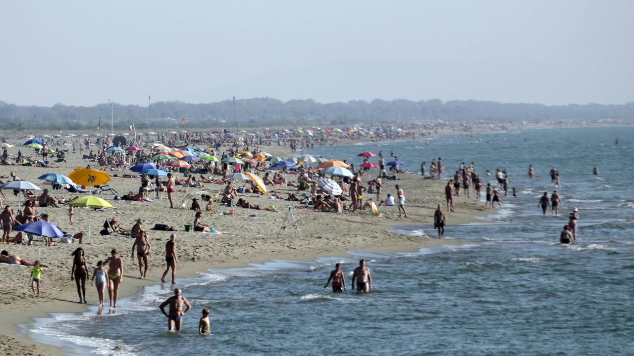 Spiaggia tutto l’anno, la Toscana si attrezza per il turismo non-stop (ma c’è chi è scettico)