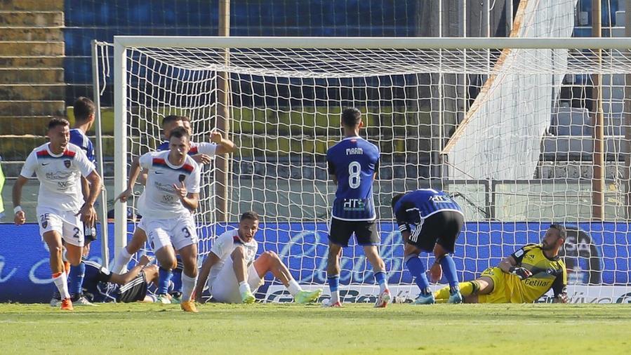 Il Cosenza trova il successo all'Arena contro il Pisa nell'ultimo secondo di recupero (Foto Muzzi)