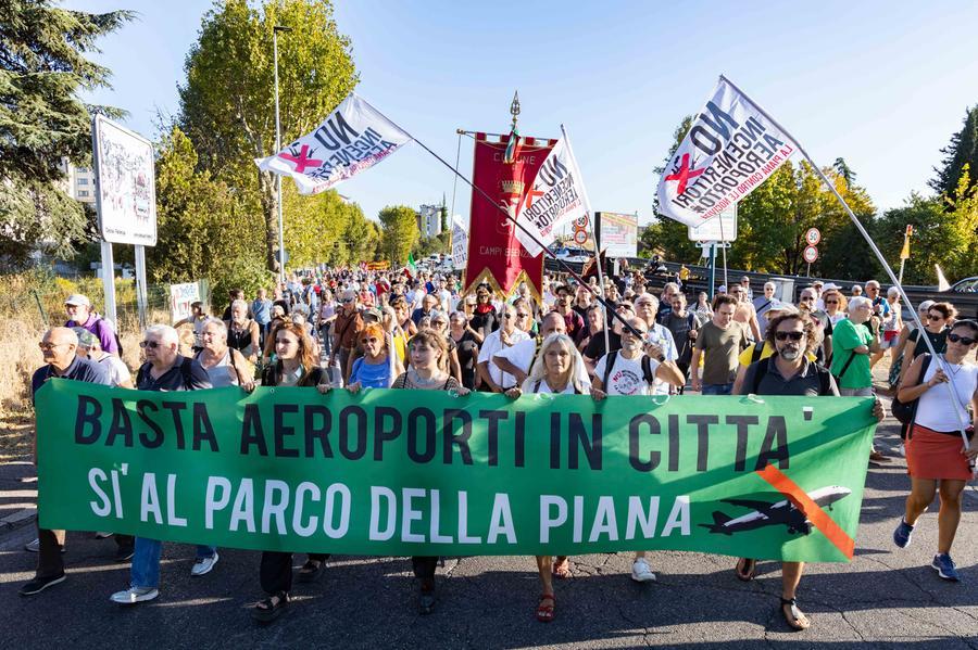 Aeroporto di Peretola, voli ridotti e meno “impattanti”. I comitati: «Non basta fermare la nuova pista»