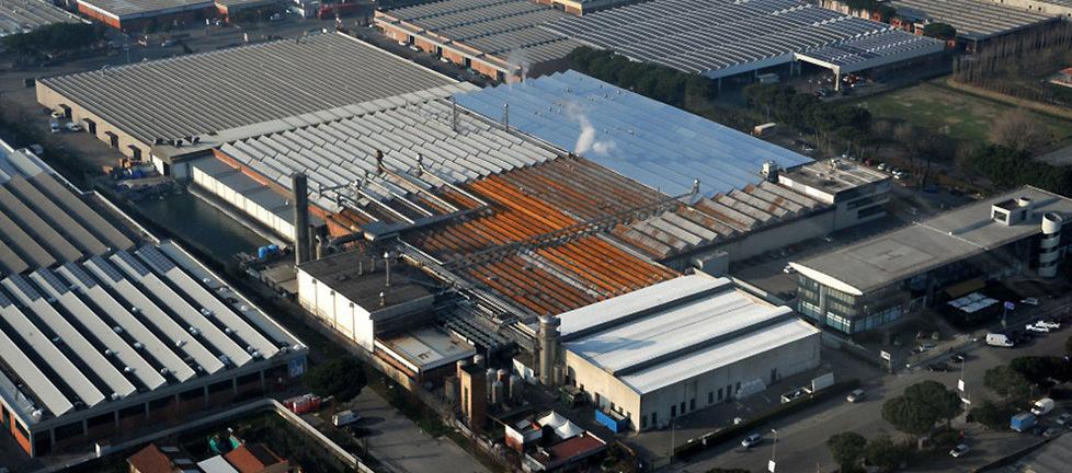 Una veduta dall’alto dell’area industriale e artigianale del Macrolotto di Prato