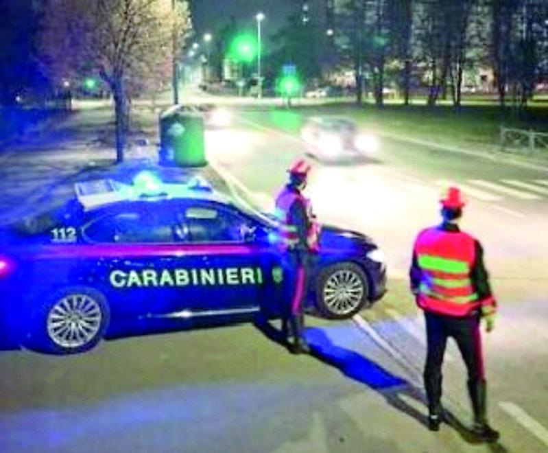 Un controllo dei carabinieri durante un’attività contro lo spaccio di sostanze stupefacenti. A Montale i pedinamenti e l’attività di osservazione sono andati avanti per mesi