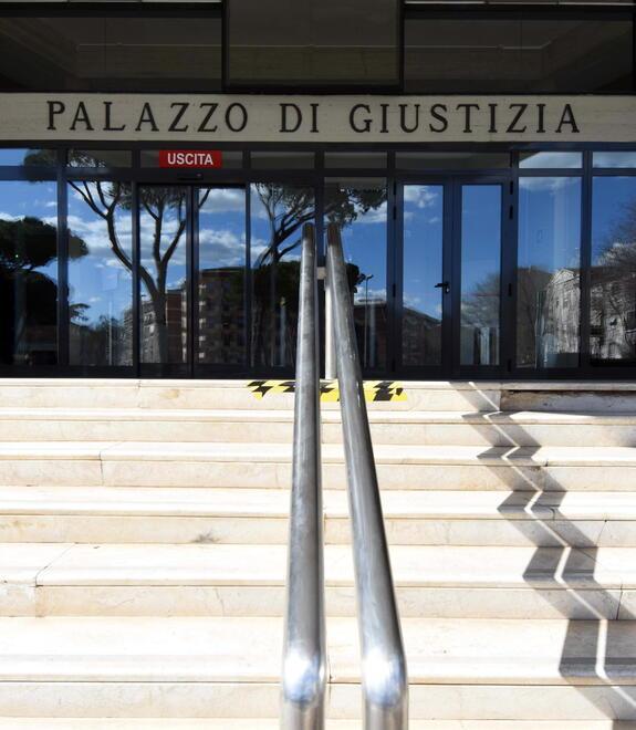 Criticò il Comune sui social: ex dipendente deve pagare. ll caso in Maremma