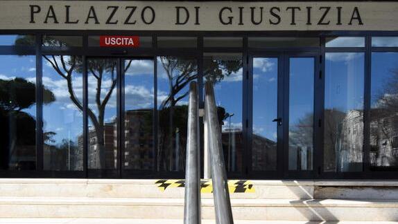 Criticò il Comune sui social: ex dipendente deve pagare. ll caso in Maremma