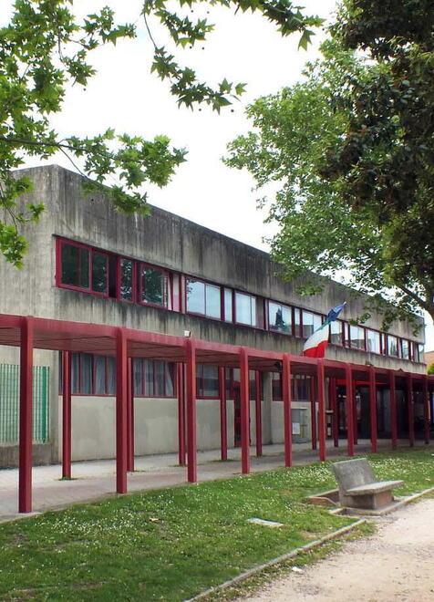 L’ingresso del plesso delle Altobelli a Venturina Terme