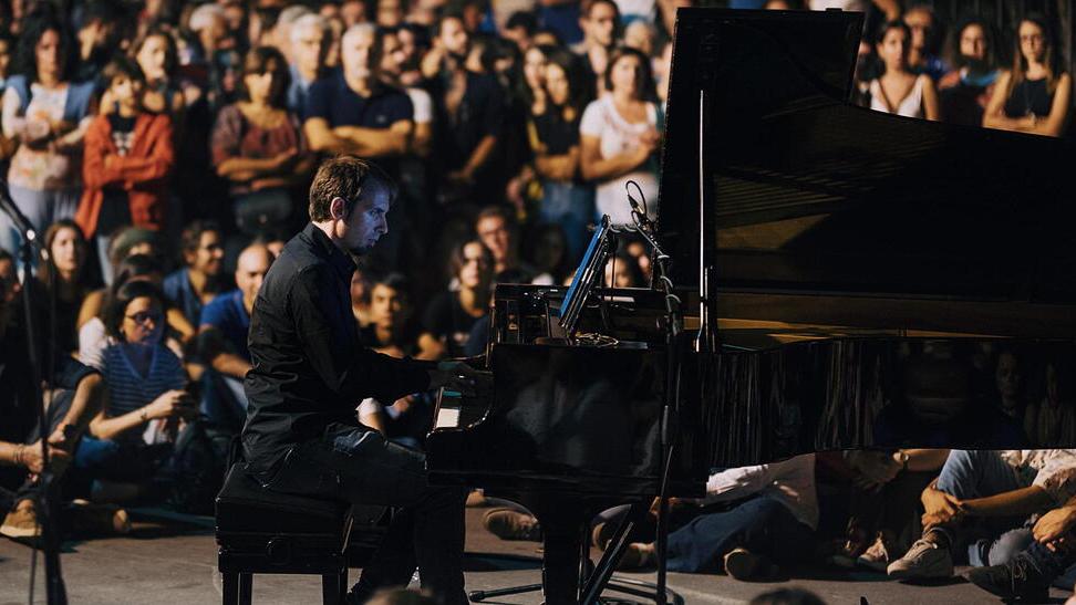 Gabriele Baldocci, il pianista livornese che ha conquistato il mondo: il nuovo disco, il video sulla Terrazza e Toto Barbato