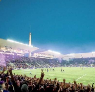 
	Uno dei rendering dell&rsquo;interno dello stadio ristrutturato e con la copertura attorno a tutti i settori

