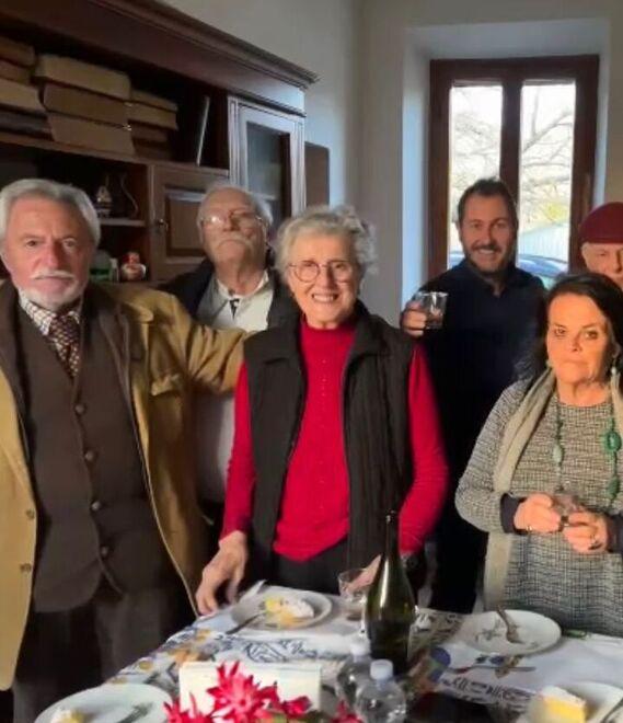 Elena Carducci al centro della foto, alla sua sinistra l’amica Anna Guidi