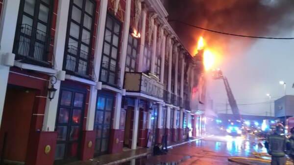 Spagna, incendio in una discoteca a Murcia: almeno 13 morti. Una delle vittime in un audio: «Mamma vi amo» – Video