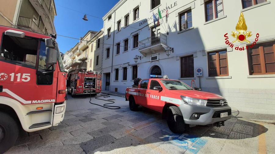 
	L'intervento dei Vigili del fuoco al Comune di Bitti

