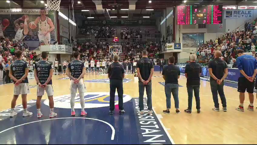 Esordio amaro per la Dinamo, perde in casa con la GeVi Napoli 90-111