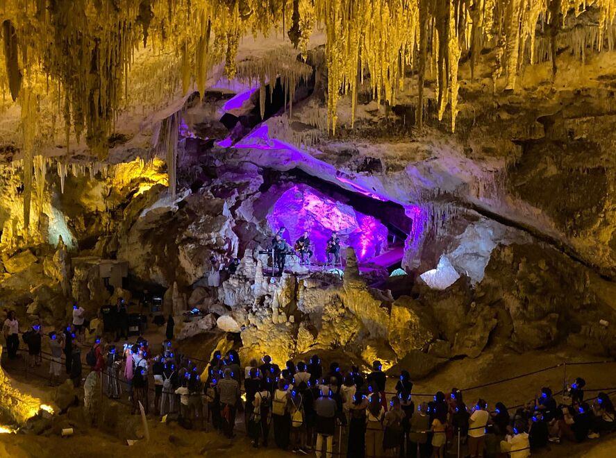 La musica in silenzio con i Tazenda, concerti in cuffia per amare il pianeta